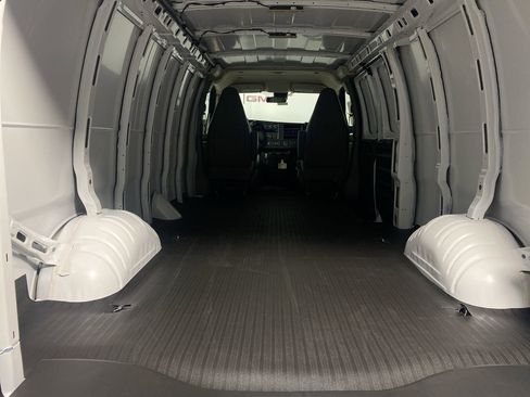 New 2025 GMC Savana 3500 Extended w/ Driver Convenience Package image 20