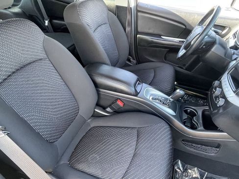 Used 2019 Dodge Journey SE w/ Connectivity Group FWD image 11