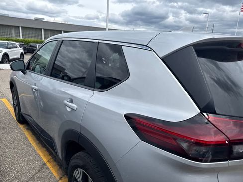 Used 2022 Nissan Rogue SV AWD/4WD image 19