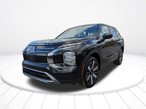 New 2025 Mitsubishi Outlander SE image 8