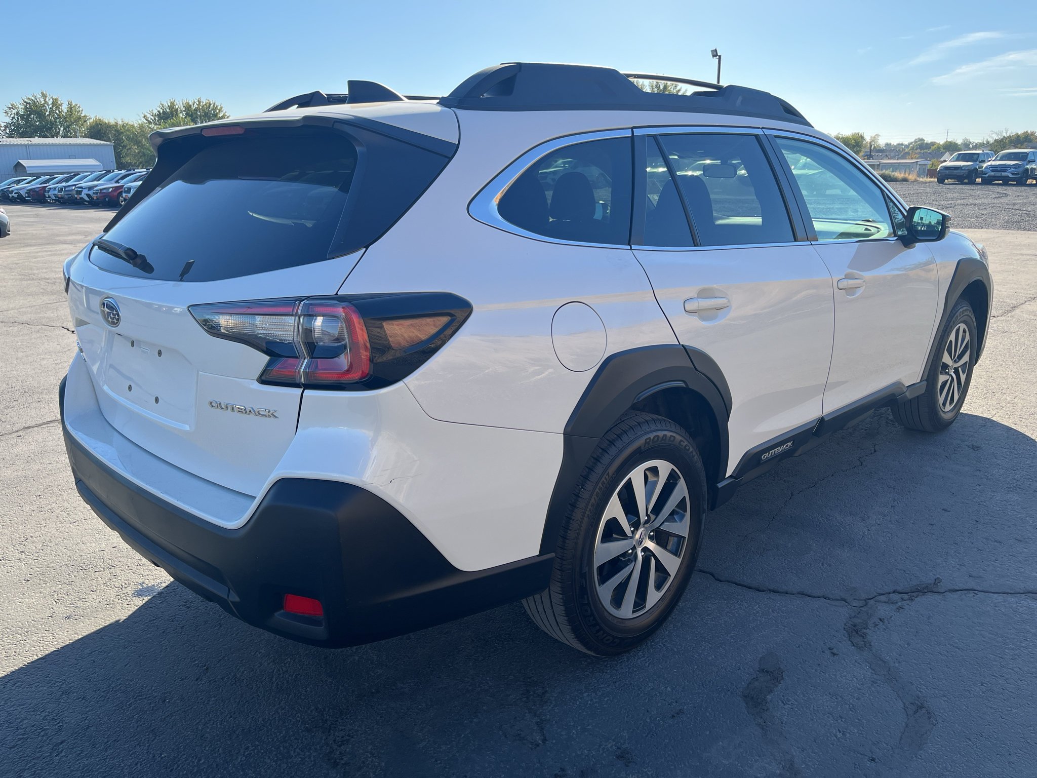 Used 2023 Subaru Outback Premium AWD/4WD image 4
