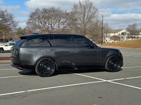 Used 2024 Land Rover Range Rover Long Wheelbase SE image 13