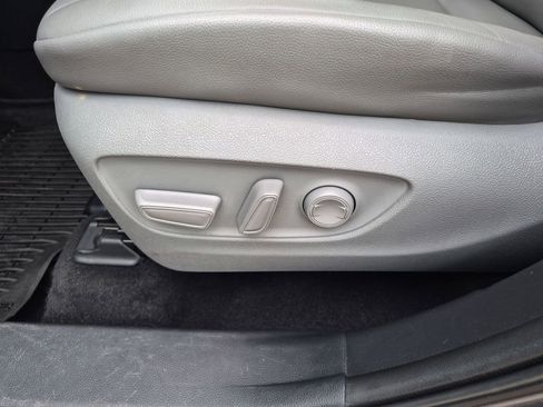 Used 2021 Toyota Highlander XLE image 12