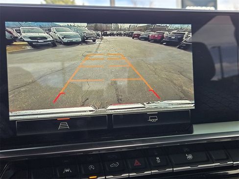 Used 2025 GMC Sierra 1500 Elevation image 12