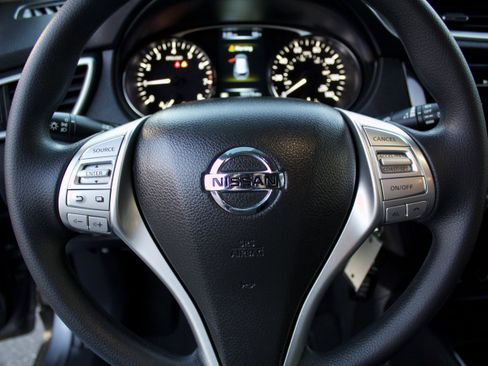 Used 2016 Nissan Rogue S w/ Appearance Package image 15