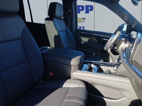 New 2026 Chevrolet Suburban RST w/ Comfort Package AWD/4WD image 17