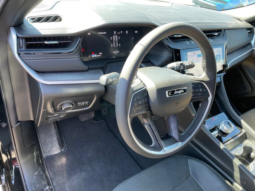 New 2026 Jeep Grand Cherokee Altitude AWD/4WD image 9