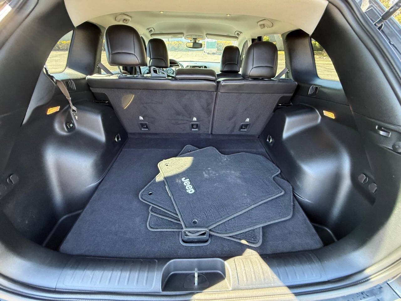 Used 2019 Jeep Cherokee Limited AWD/4WD image 17
