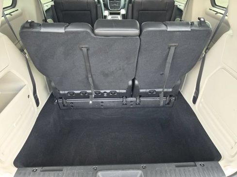 Used 2015 Chrysler Town & Country Touring w/ Driver Convenience Group FWD image 24