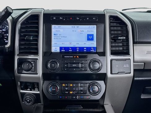 Used 2021 Ford F250 Lariat w/ Lariat Value Package AWD/4WD image 12