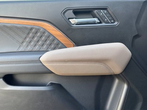 New 2026 GMC Canyon Denali image 9