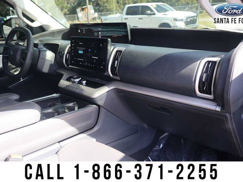 Used 2025 Ford Expedition Active AWD/4WD image 36