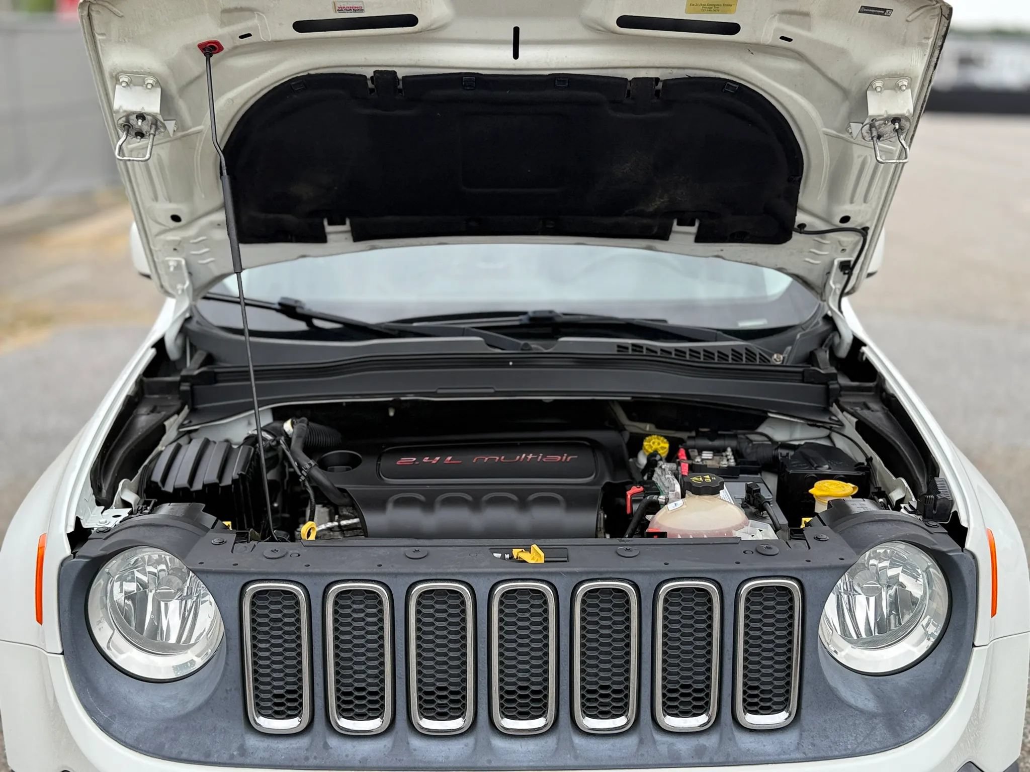 Used 2017 Jeep Renegade Latitude FWD image 29