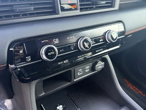 Used 2025 Honda Pilot TrailSport image 12