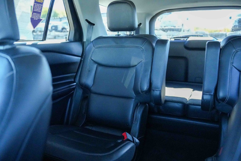Used 2023 Ford Explorer XLT w/ Equipment Group 202A AWD/4WD image 41