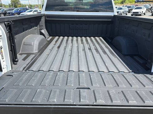 Used 2025 GMC Sierra 2500 AT4 AWD/4WD image 8
