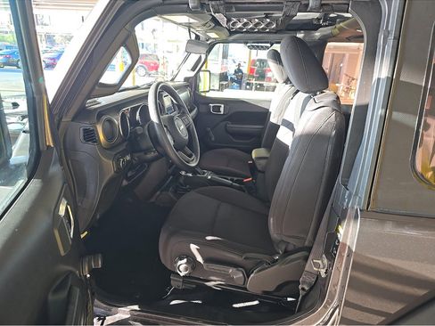 Used 2022 Jeep Wrangler Sport AWD/4WD image 4
