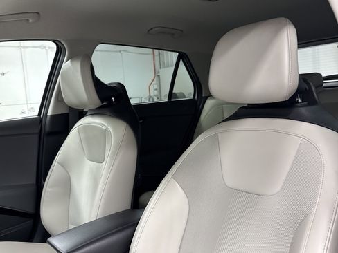 Used 2023 Kia Niro EX image 5