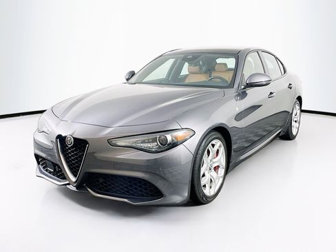 Used 2022 Alfa Romeo Giulia Ti image 3
