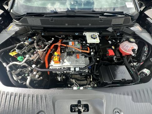 Used 2024 Chevrolet Equinox EV RS FWD image 33
