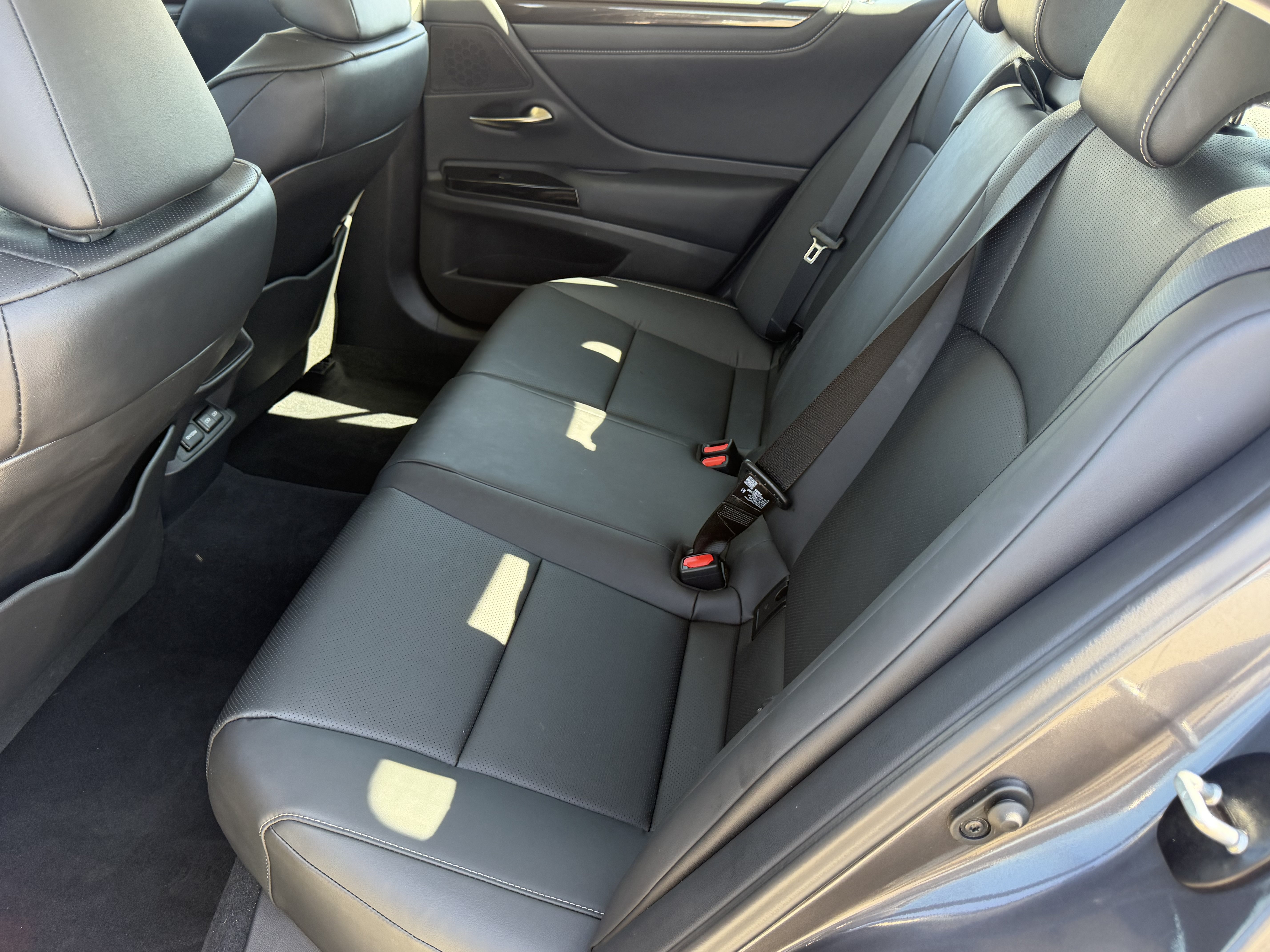Certified 2025 Lexus ES 350 w/ Accessory Package (Z1) FWD image 33