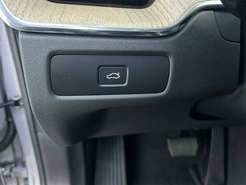 New 2026 Volvo XC60 B5 Plus w/ Protection Package Premier image 17