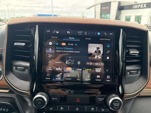 Used 2022 RAM 1500 Limited w/ Bed Utility Group image 19