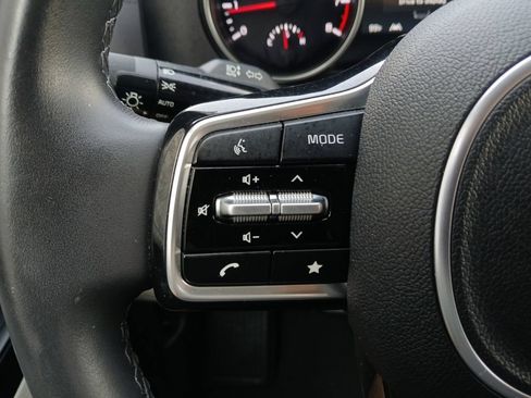 Used 2024 Kia Carnival LX FWD image 11