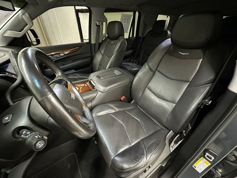 Used 2020 Cadillac Escalade Luxury image 31