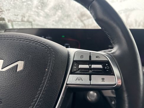 Used 2023 Kia Telluride EX w/ EX Captain's Chair Package image 16