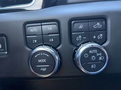 Used 2024 GMC Sierra 3500 Denali Ultimate AWD/4WD image 26