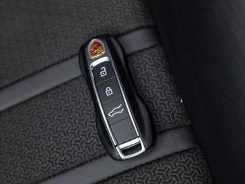 Used 2025 Porsche Cayenne GTS AWD/4WD image 38