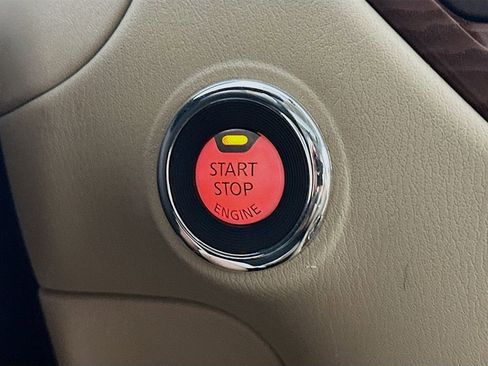 Used 2020 Nissan Pathfinder Platinum image 27