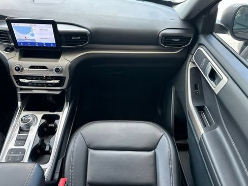 Used 2023 Ford Explorer XLT w/ Equipment Group 202A RWD image 13