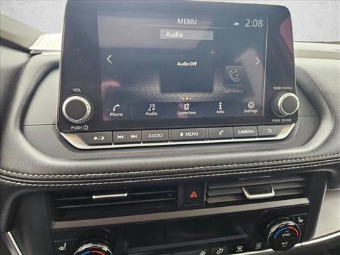 Used 2023 Nissan Rogue SV w/ SV Premium B Package image 13