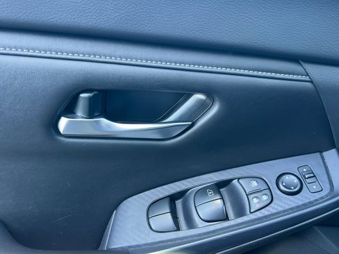 Used 2024 Nissan Sentra SV image 12