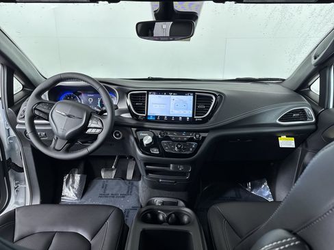 New 2026 Chrysler Pacifica Select w/ S Appearance Package AWD/4WD image 7