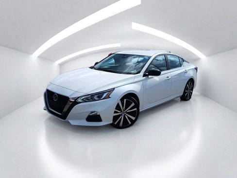 Used 2021 Nissan Altima 2.5 SR FWD image 2