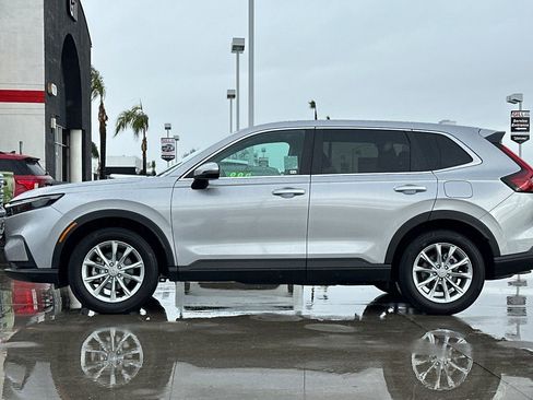 Used 2025 Honda CR-V EX image 3