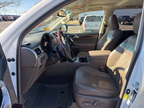 Used 2017 Lexus GX 460 image 10