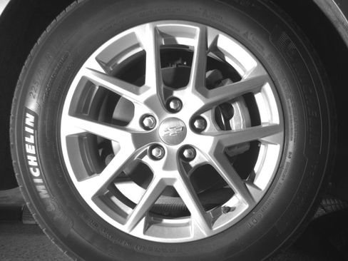 Used 2024 Chevrolet Equinox LT FWD image 12