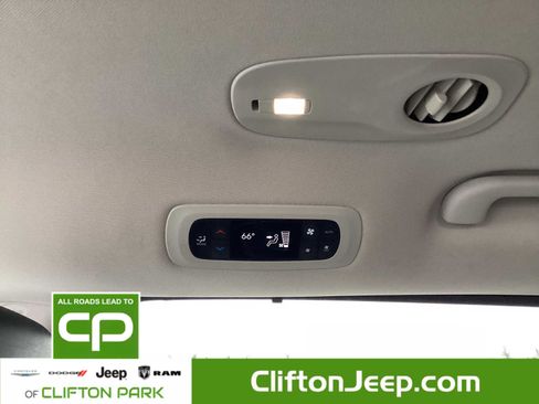 Certified 2024 Chrysler Pacifica Touring-L image 14