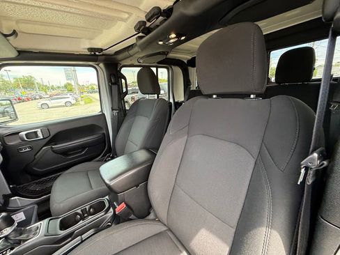 Used 2023 Jeep Gladiator Sport AWD/4WD image 12