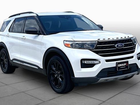 Used 2020 Ford Explorer XLT w/ Equipment Group 202A RWD image 3