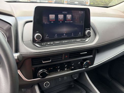 Used 2023 Nissan Rogue S FWD image 12