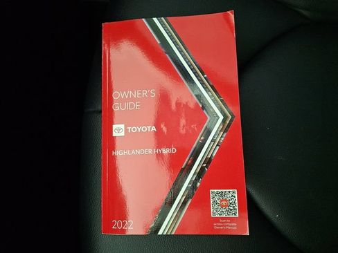 Used 2022 Toyota Highlander XLE AWD/4WD image 27