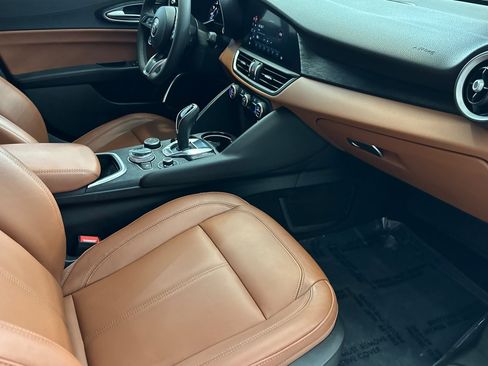 Used 2020 Alfa Romeo Giulia RWD image 25