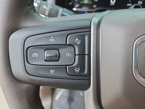 Used 2024 GMC Yukon Denali w/ Advanced Technology Package AWD/4WD image 21