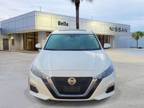 Used 2022 Nissan Altima 2.5 SV w/ SV Premium Package image 2