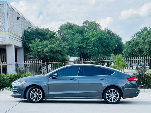 Used 2017 Ford Fusion SE FWD image 5